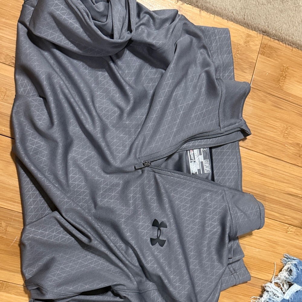 Men’s Under Armor Heat Gear long sleeve